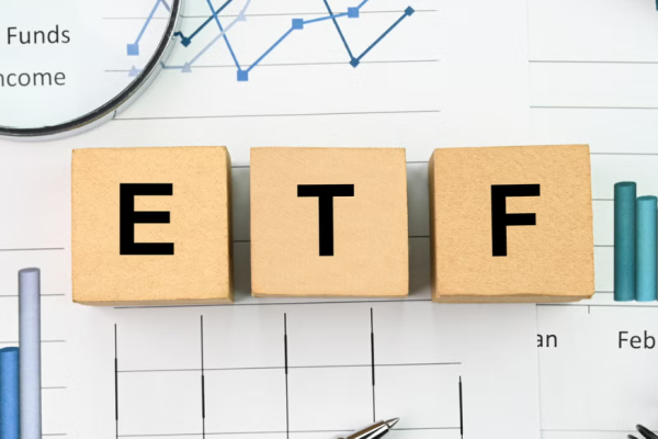 新手投資人該如何選擇合適的ETF推薦?